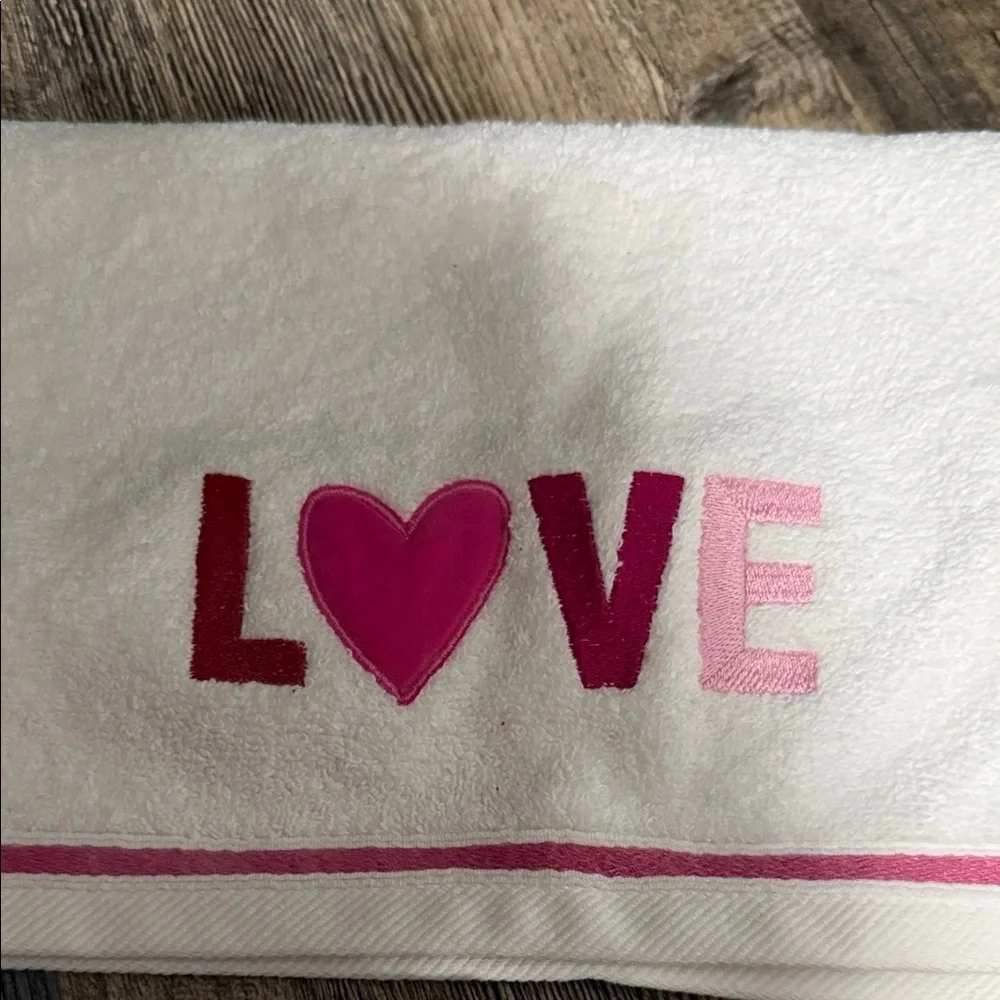 Martha Stewart Set of 2 Pink and White Love hand Towels